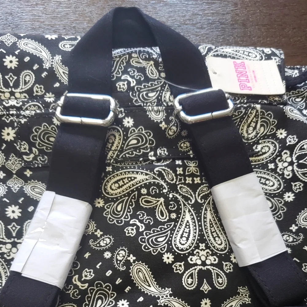New Victoria's Secret Black & White Bandana Backpack Purse - Picture 6 of 8